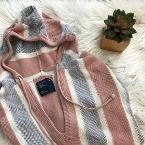 American Eagle Hooded Pull Over Small